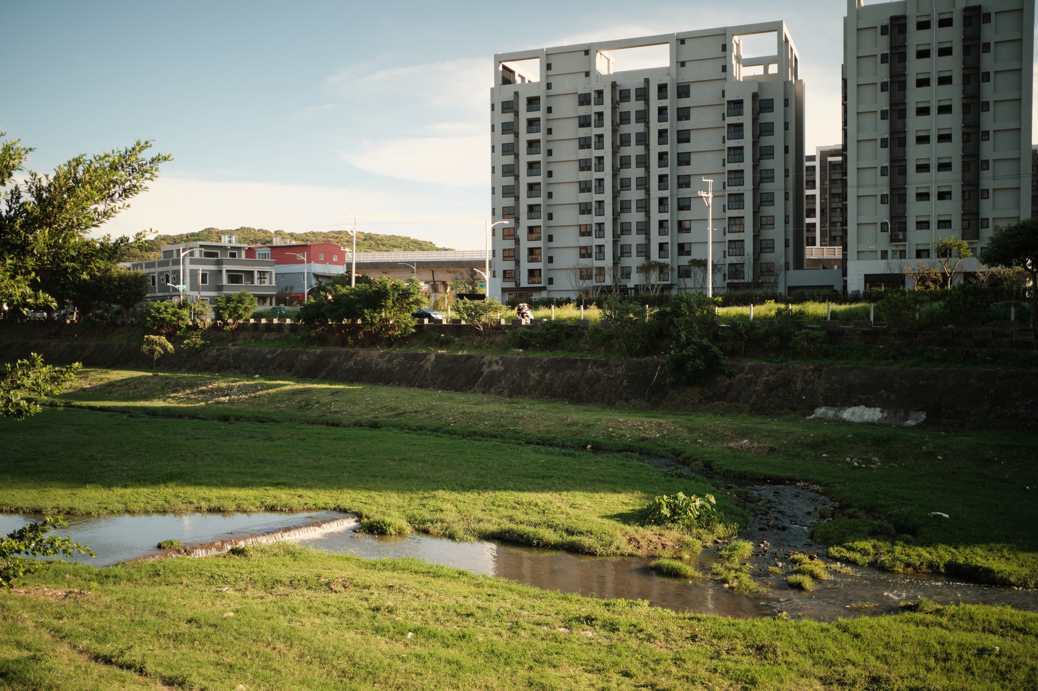 ทางเลียบแม่น้ำ