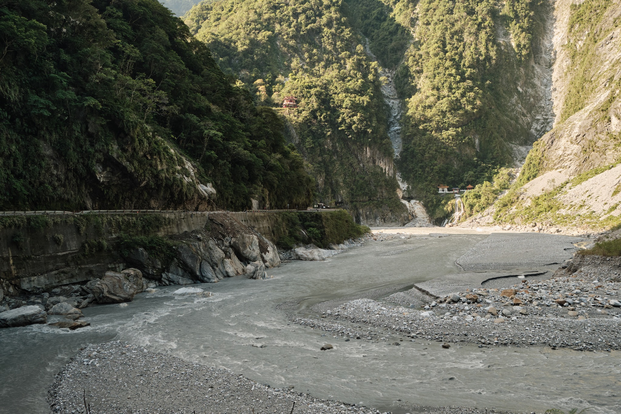 ทางเข้าอุทยานหลังออกจากอุโมงค์