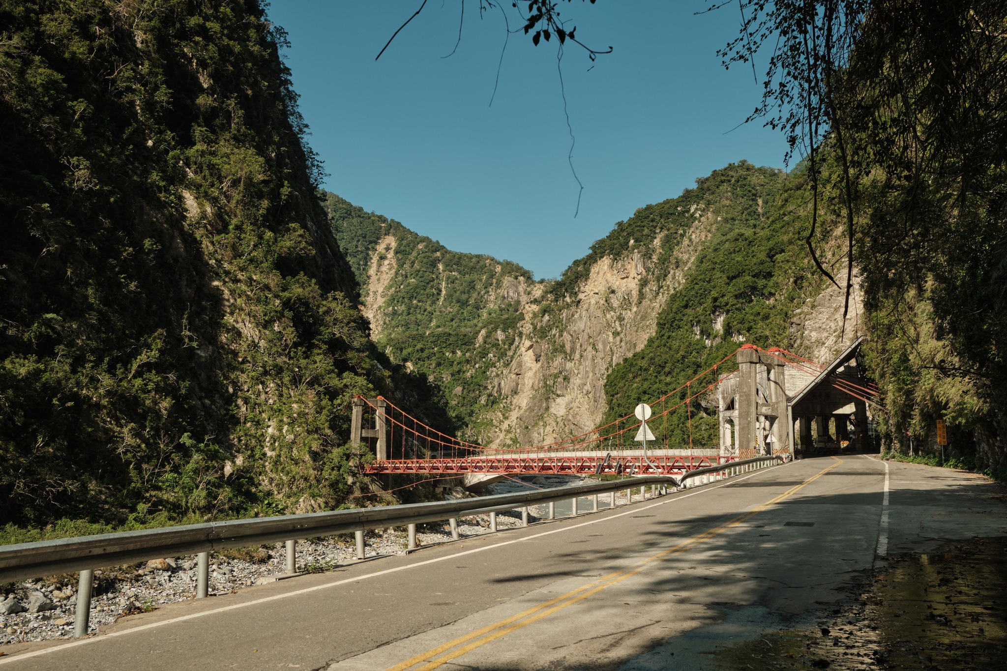 สะพานและอุโมงค์