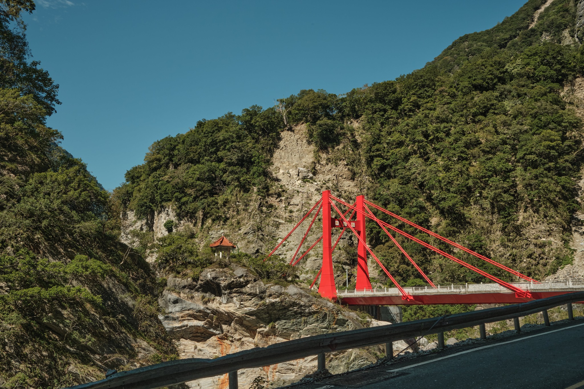 นั่งพักบนศาลา