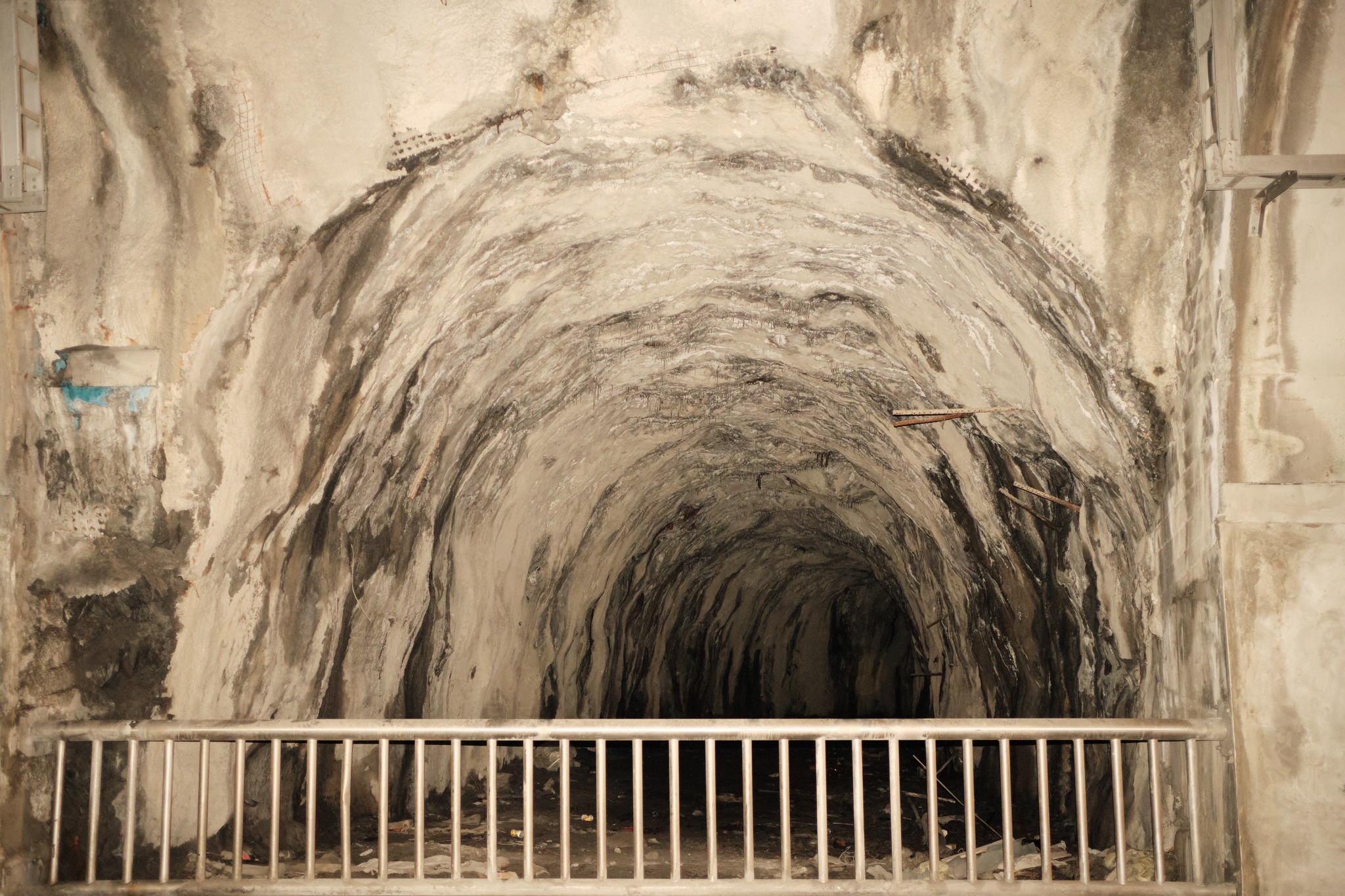 อุโมงค์ข้างๆ ที่เจอตลอดทาง